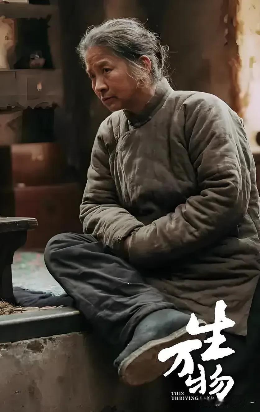 电视剧《生万物》爆火，估计最后悔的人就是导演了，就在该剧口碑爆棚的时候，
