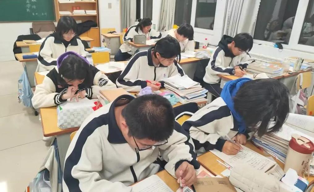 初中成绩好，代表高中成绩好吗？说出来，你可能不相信。1、初中成绩好，到高中不一