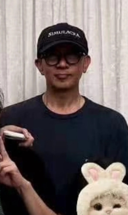 具俊晔瘦脱相了！看着差不多瘦了几十斤的样子，以前那么魁梧的，现在脸和脖子都“小”