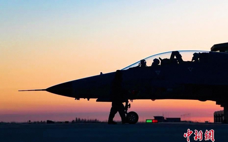 猜猜他是谁这个机头侧影很美！​​​