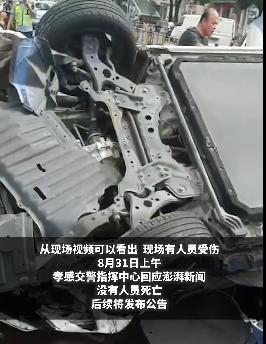 出租车司机以后再也不敢别车了！因面包车没让出租车，出租车突然暴怒别车被撞起飞砸中