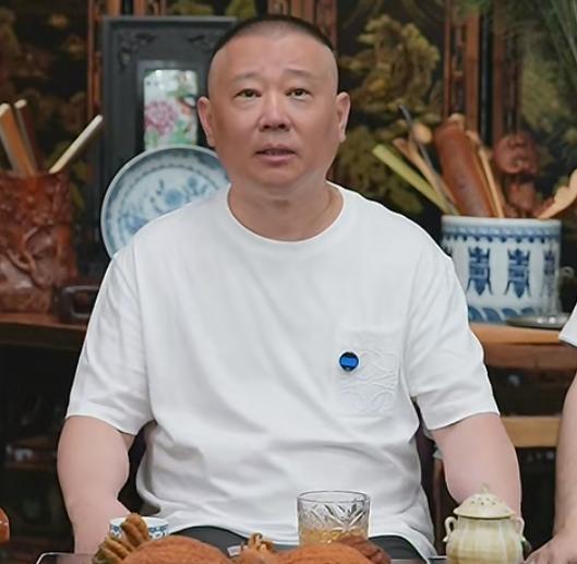 郭德纲调侃岳云鹏开演唱会：他赚8000万，能分我200元！在7月10日的直播中