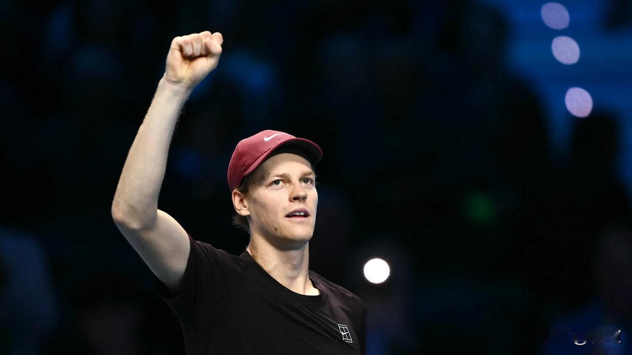 辛纳，又创纪录了！习惯性击溃德米纳尔晋级年终总决赛男单决赛之后，24岁的辛纳得