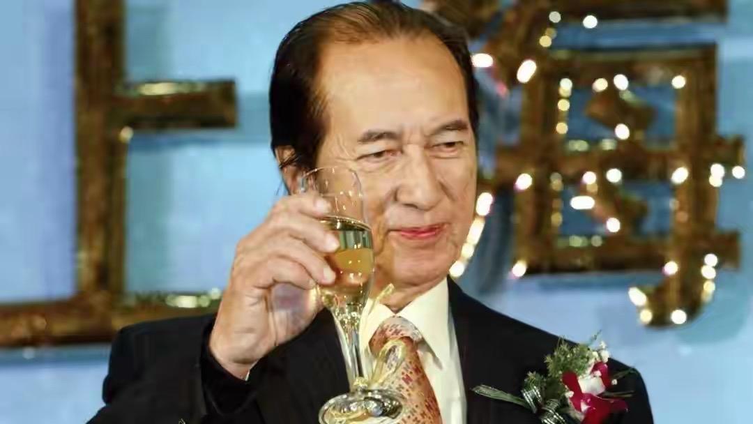 如何评价何鸿燊的一生，他是个怎样的人？中共对港澳台的富豪，是守信用的，也是仁