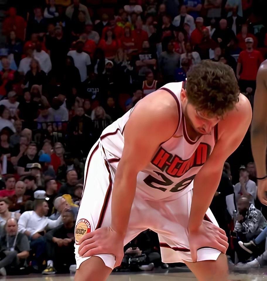 美媒发问：软京能换来字母哥吗？杜兰特不争权，可软京若一直这样，别说夺冠，季后赛首