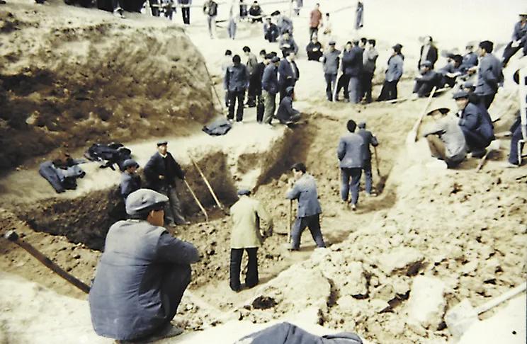 这有意思嘿江苏古墓出土“汉代行政文件库”竟爆出了西汉灭亡的暗藏原因这古墓位