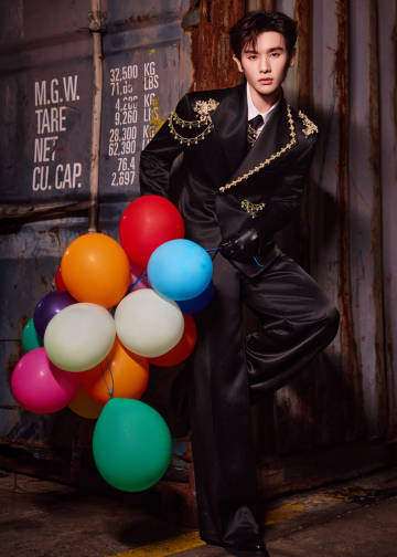 高卿尘财迷别致的喵娲娲小金牙成功吸引高卿尘在WIEA的注意，“小财迷”活动当日