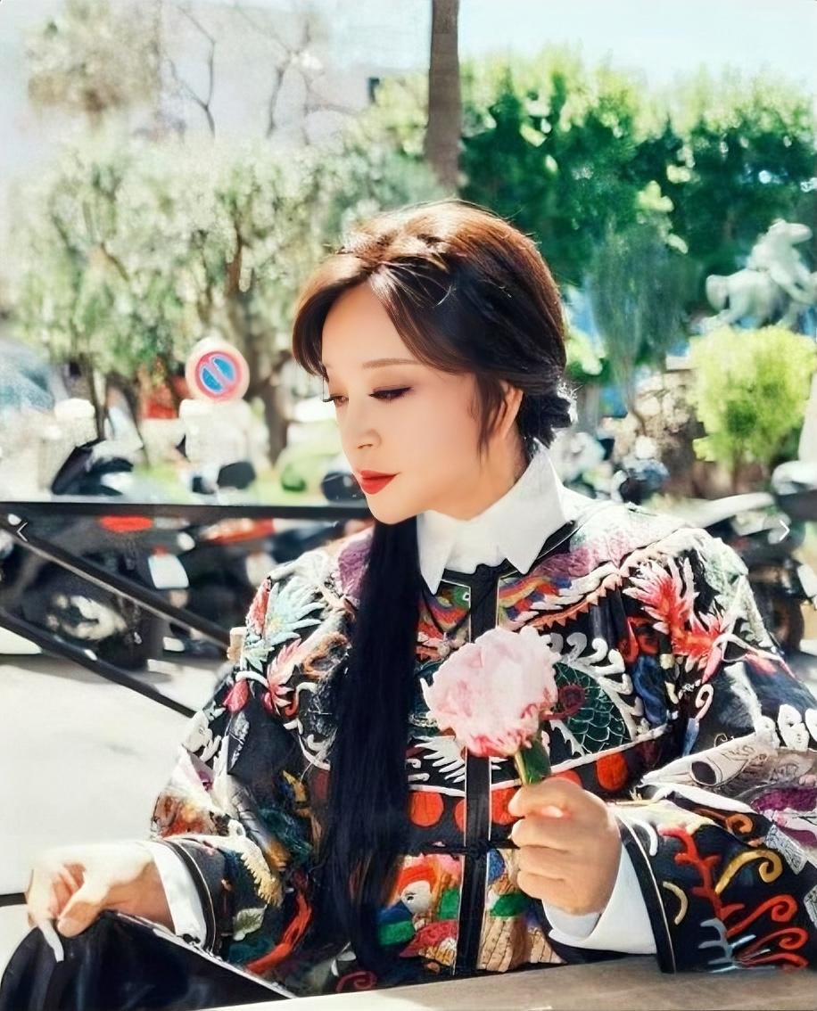 终于知道为什么刘晓庆为什么这么受欢迎了看看一路繁花2里面她的表现就知道了