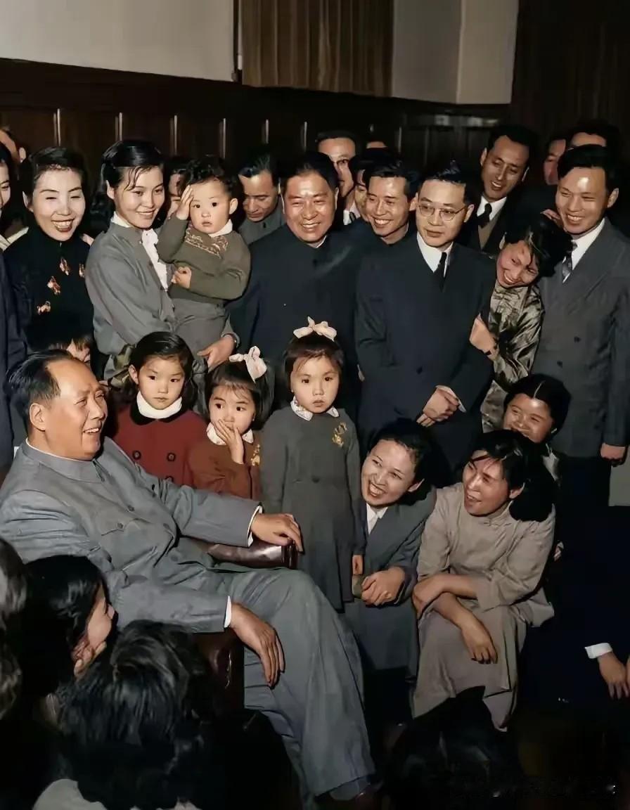 中华民族最团结最有信仰的年代！敬仰毛主席，感谢为民族独立解放的英烈们！[祈祷][