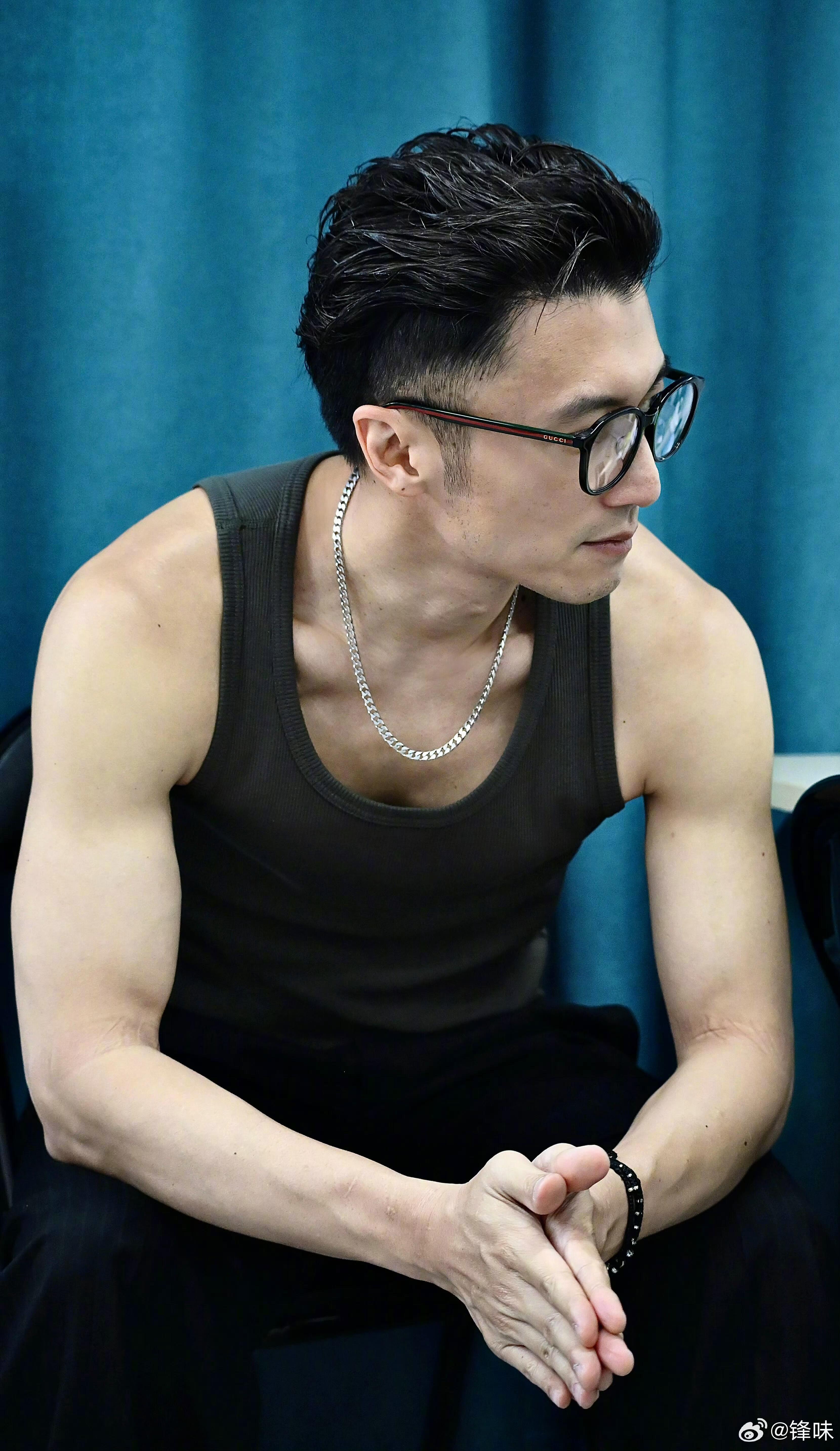 他从来不发健身照身材却无敌​​​