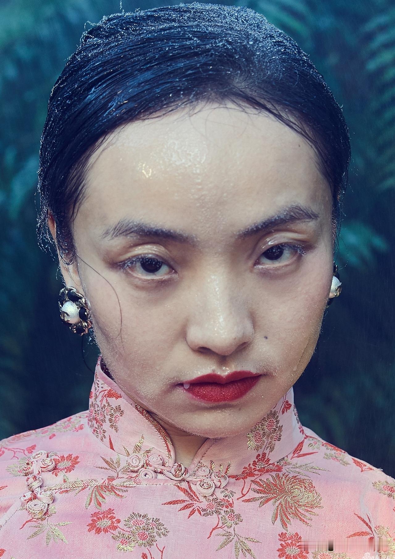 演员曾美慧孜，重新定义了啥叫惊吓过度，就《悬案》中她演的服务员甘翠娣贴墙