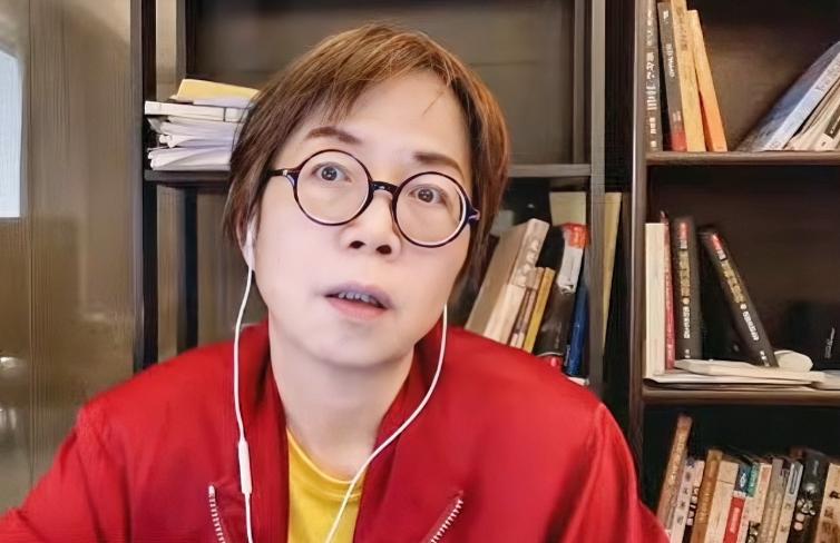 黄智贤：“邱毅泼了我一身大便”？黄智贤月9日表示，邱毅日前发文指控她“离开反独促