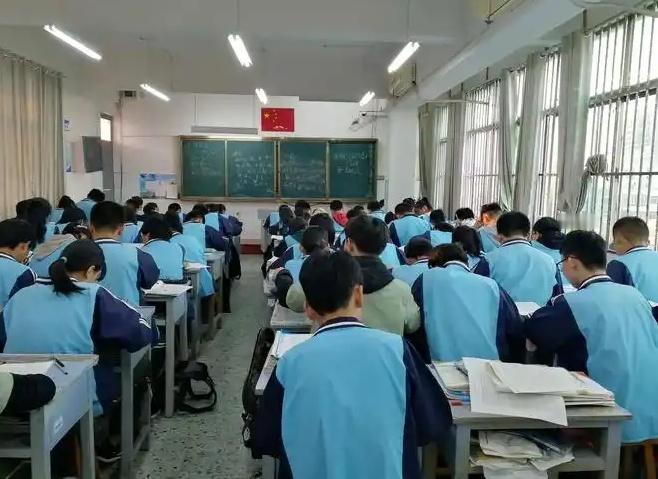 初中的几个潜规则，很多家长还不知道！1、初一成绩就中下，甚至倒数的，基本跟高