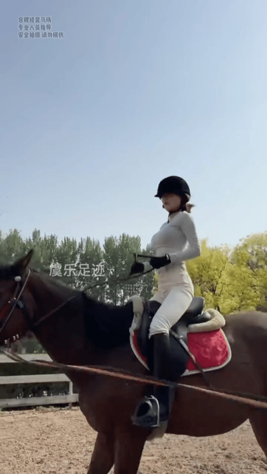 聂小雨骑马这弹得太厉害了