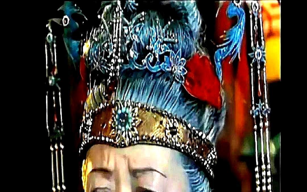 87版《红楼梦》能封神，衣服立了大功。史延芹拎着2700张手绘稿敲开导演门