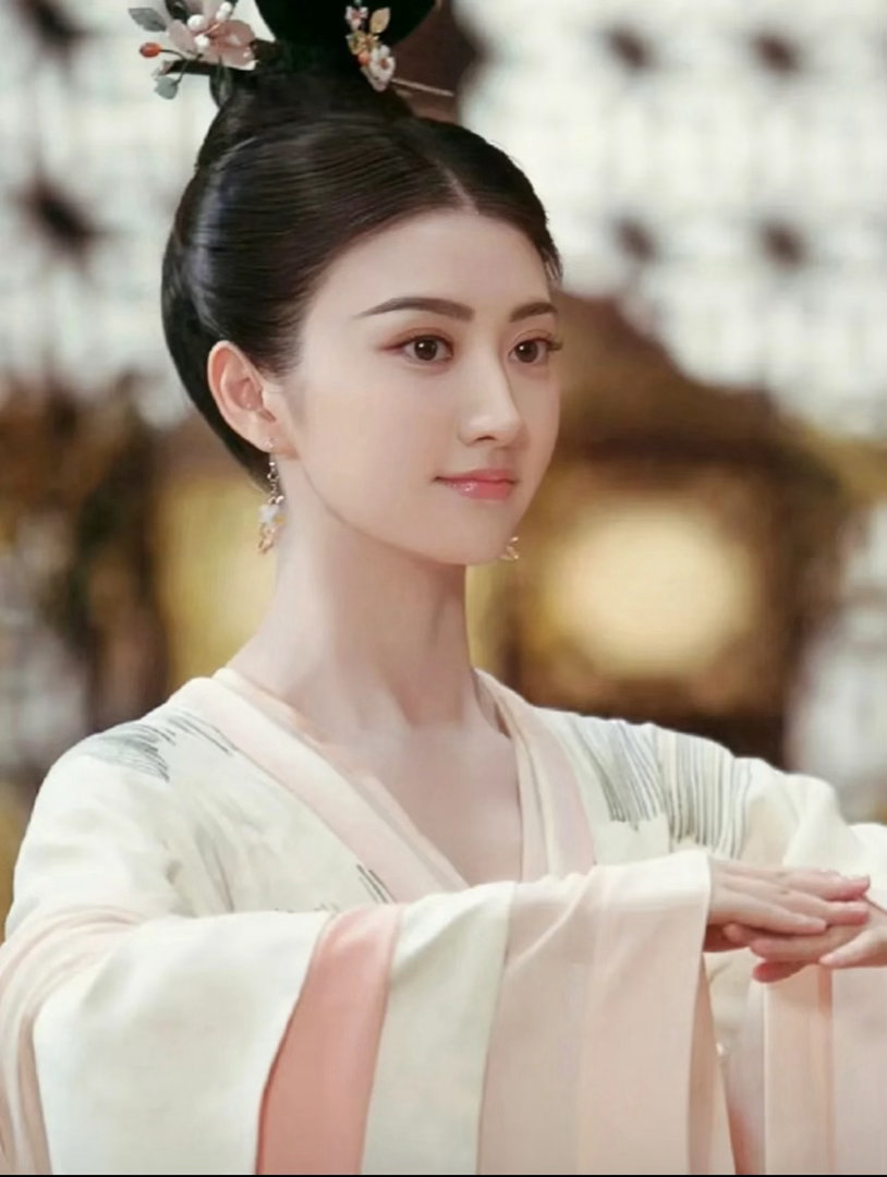 关于景甜，早些年就是看过的《长城》，和一个演赵微女儿的电视剧，然后就是各种神秘传闻，但也没特别的感觉