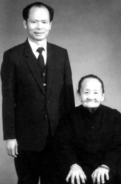 1999年，67岁的谢非，这位曾任广东书记的风云人物，突然被确诊为白血病。在病痛