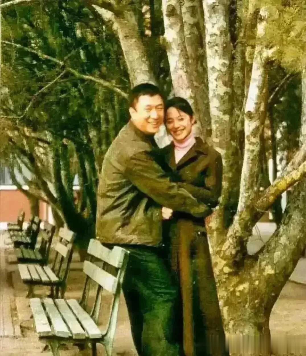 这张二位明星的老照片，大家能猜出这是谁吗？