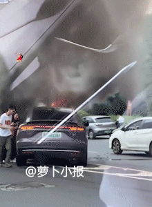 生死有命，不知道人跑出来了没有。网友11月26日网友不视频，疑似江苏南京，因为