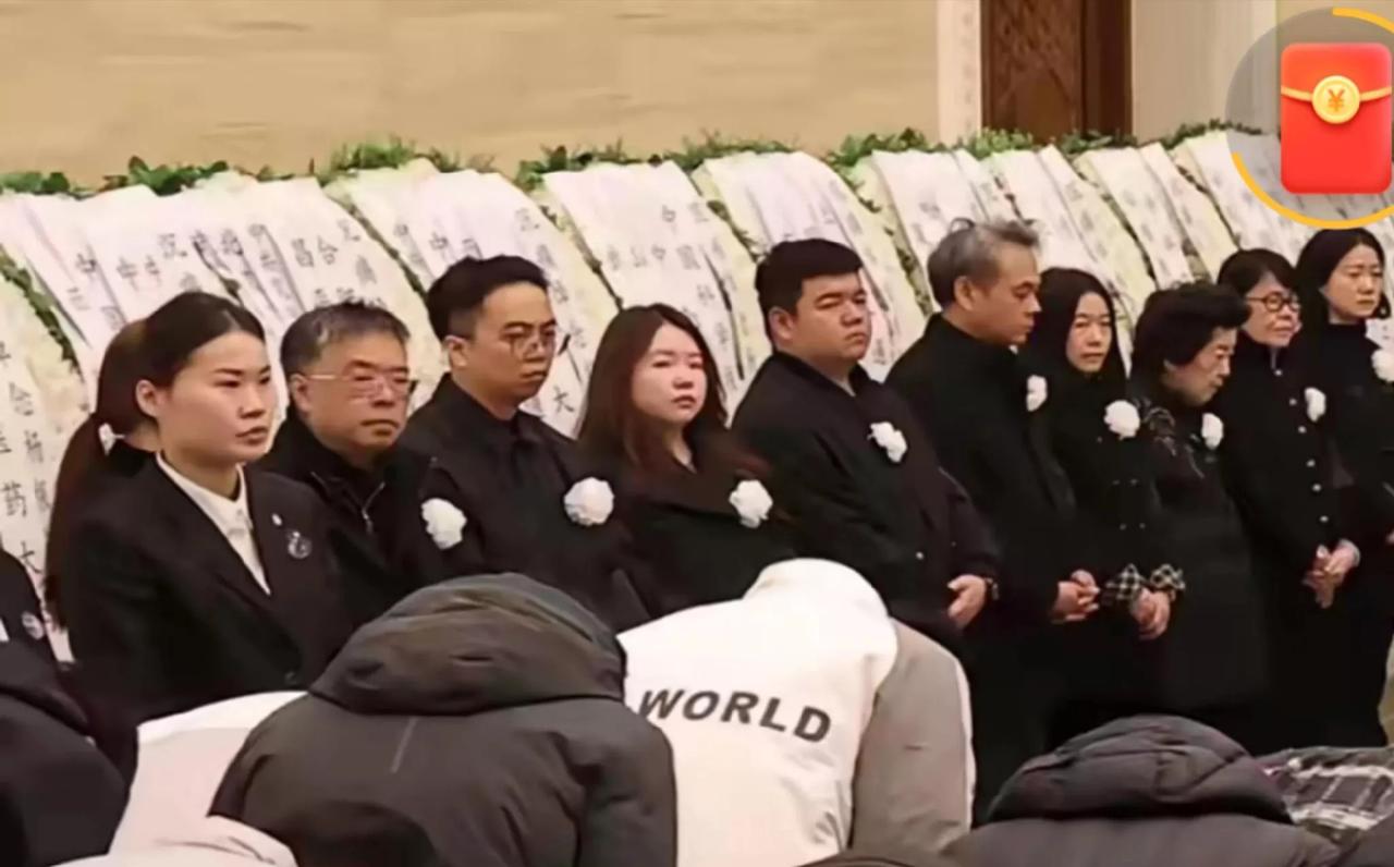 杨振宁还真不错，至少他的后人中没有洋人，没白人也没黑人，男娶女婚都选华人为配偶。