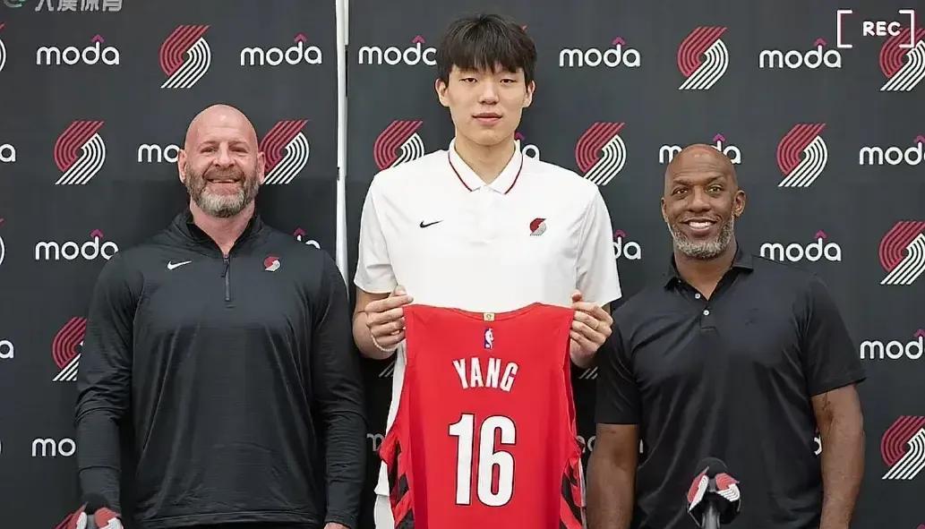 杨瀚森被下放发展联盟，对于郭士强和中国男篮倒是好消息。生意总归是生意，不管开拓者
