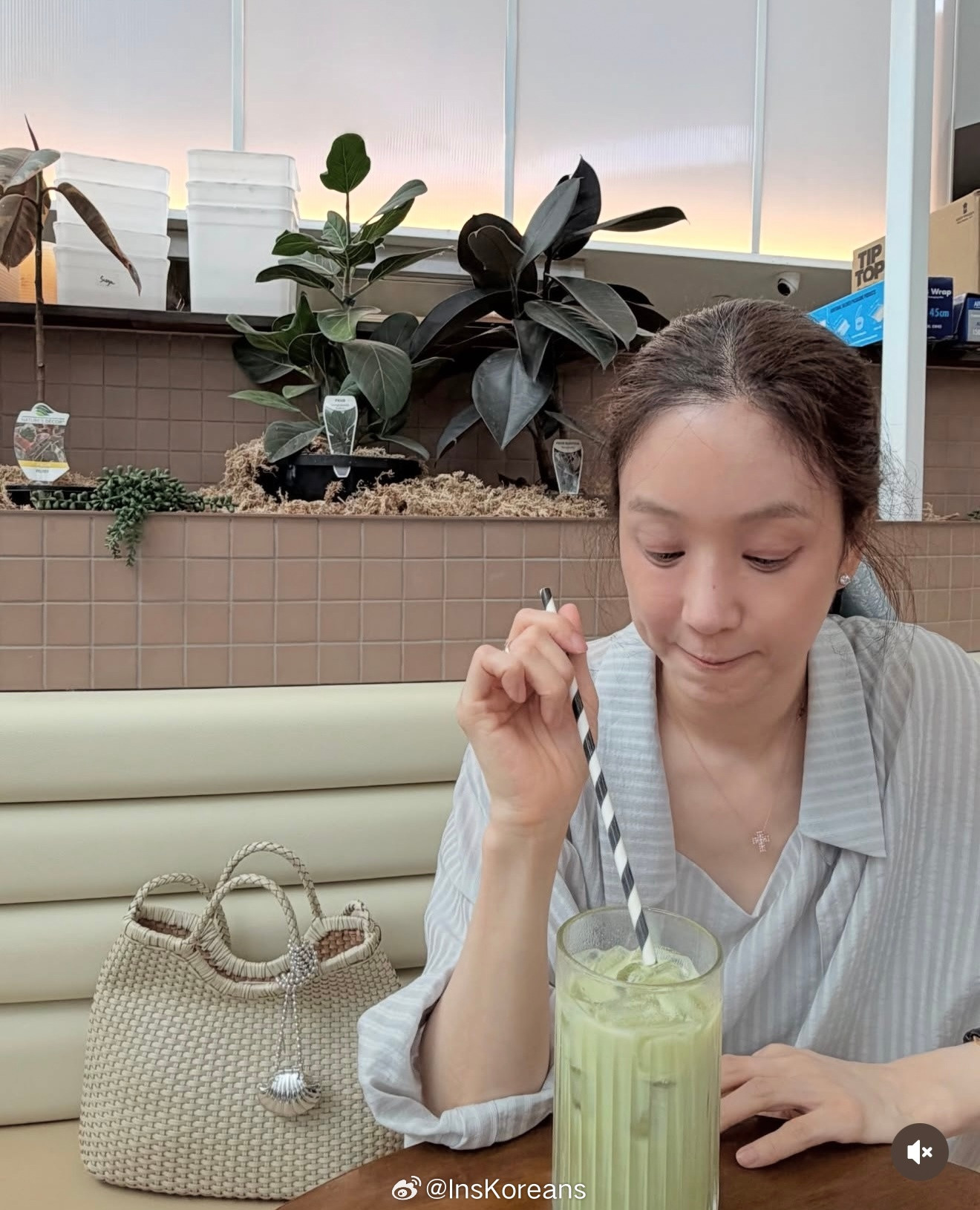 郑丽媛郑丽媛和妈妈在澳洲的休闲假期夏末的时光也很短暂