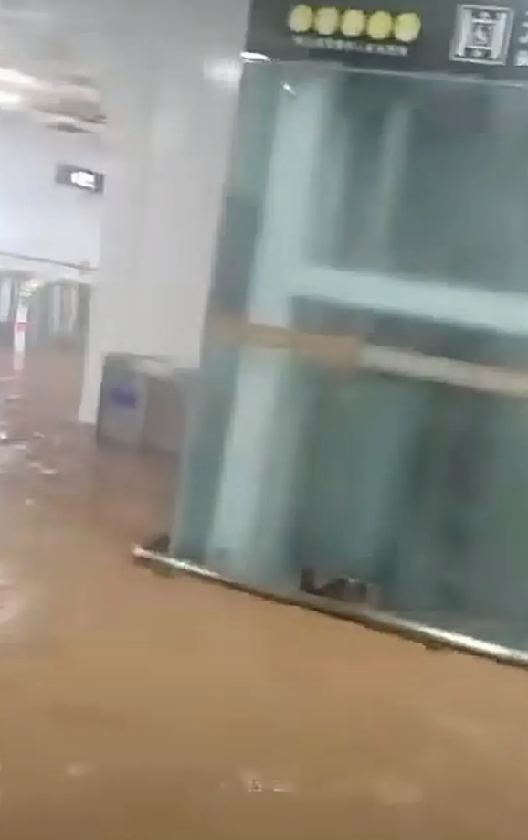 震惊啊，郑州7号线又被淹了！这距离上次被淹也过了几年了，没有做任何整改措施？怎