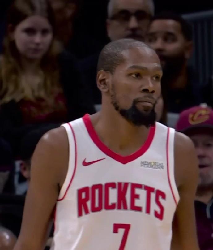 杜兰特本赛季至今已经代表火箭打了14场常规赛！！！场均上场：36.1分钟（联盟