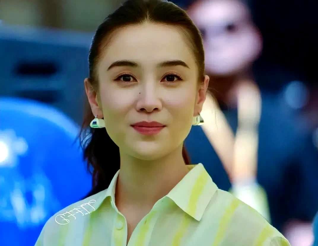 研究了大半天，终于从宋佳身上发现一个秘密，那就是女人可以胖可以瘦