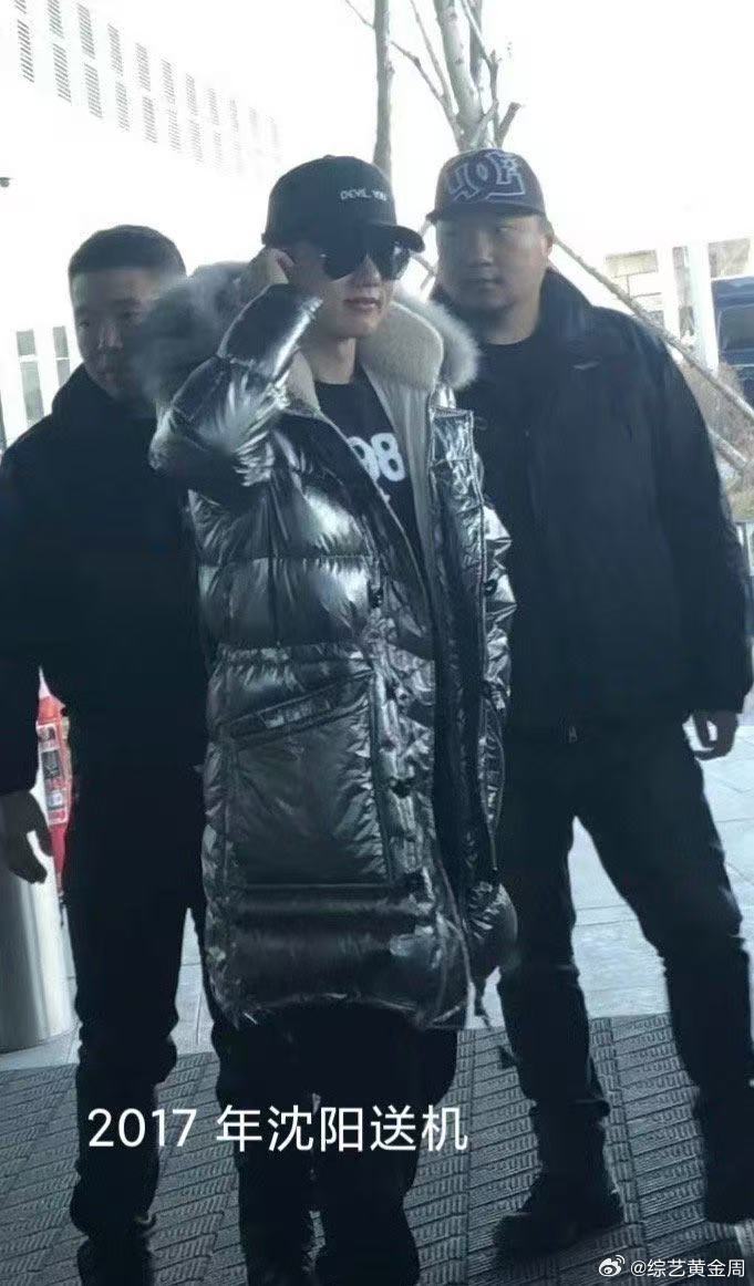 张杰一件羽绒服穿了快10年舞台气场全开，私下朴素低调，一件羽绒服穿十年，这才是