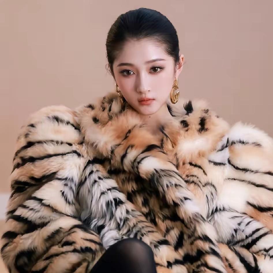 关晓彤终于找对赛道了。以前总有人说她长得让人没有欲望，哪怕身材再好，但是一张