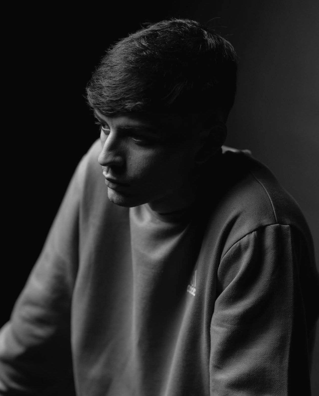 每体：佩德里以250万欧元的价格在特内里费岛买下了一座老教堂，并打算对其进行