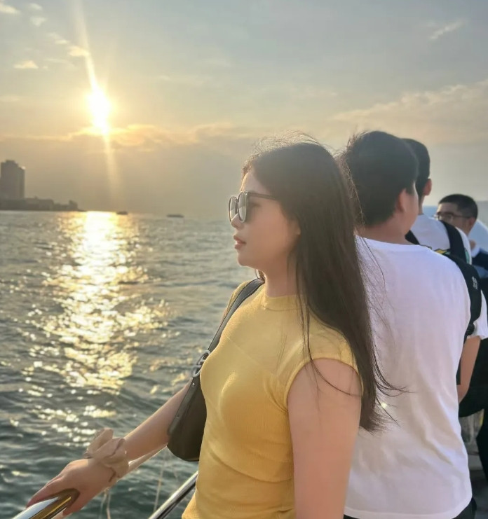 我闺女给别人当了四次伴娘了，本来闺女在当了三次伴娘以后，她就说以后再不给别人当伴