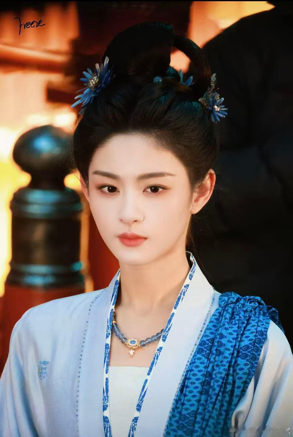 赵晴获新时代最佳古装女演员赵晴获奖晚宴造型精致大方，高光时刻的每一张画面都格外