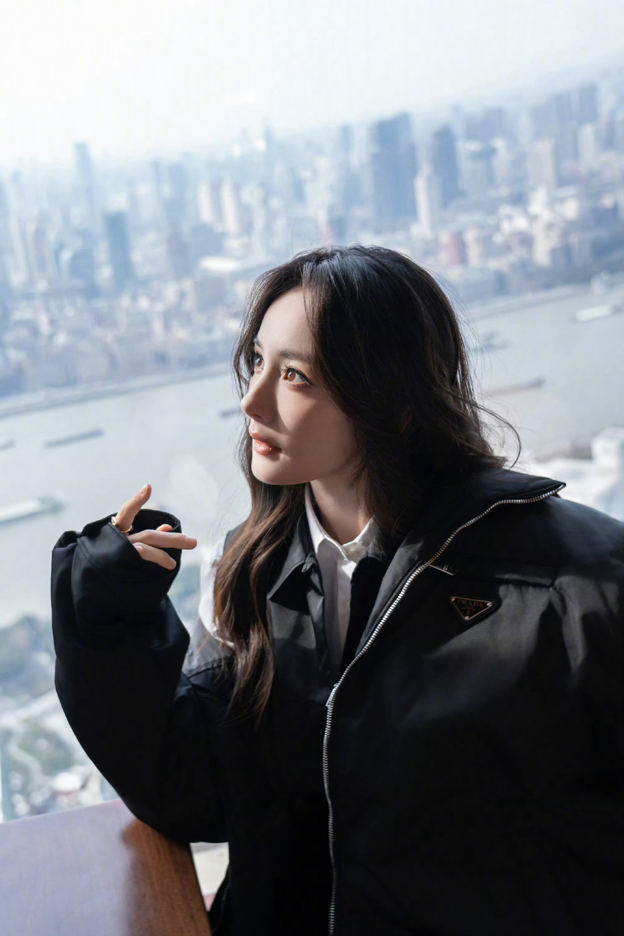 看图👀杨幂没走红毯