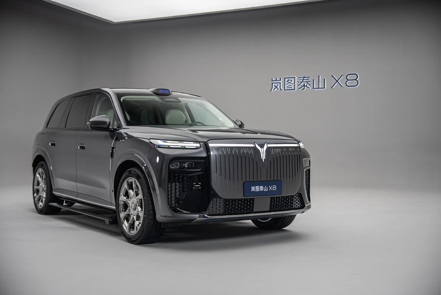 中国最大五座SUV！岚图泰山X8上市29.29万起。车身长宽高5200/202
