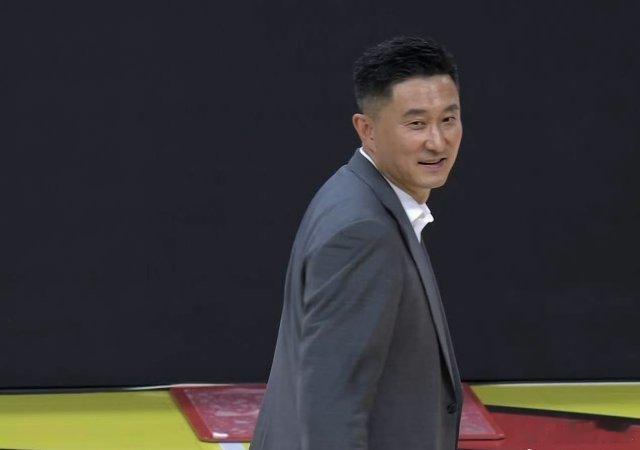 四川男篮赚得盆满钵满！虽然主场不敌广东男篮，但四川男篮却赚得盆满钵满！据当地媒体