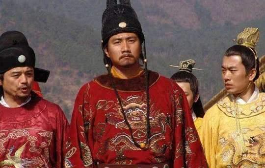 1380年，朱元璋要去胡惟庸家喝酒。谁知，半路突然冲出一个太监，拼命拦住车架，哪