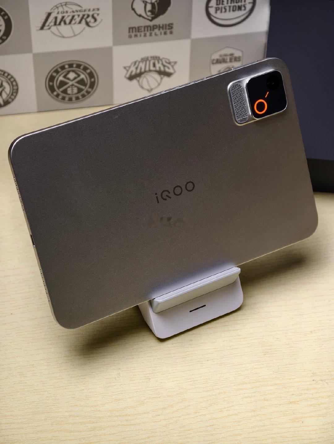 #iqoo##iQOOPadUltra#这个小平板上手感觉很不一样，8.8英寸大小，整机才298克，