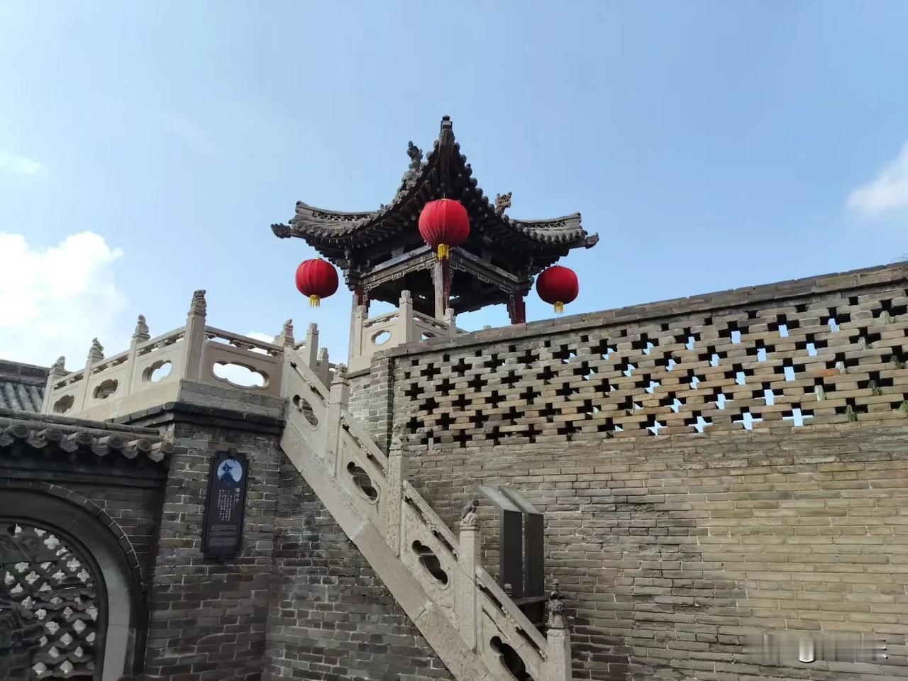 漫步王家大院，感受“民间故宫”的百年沧桑走进山西晋中灵石县的王家大院，仿佛一