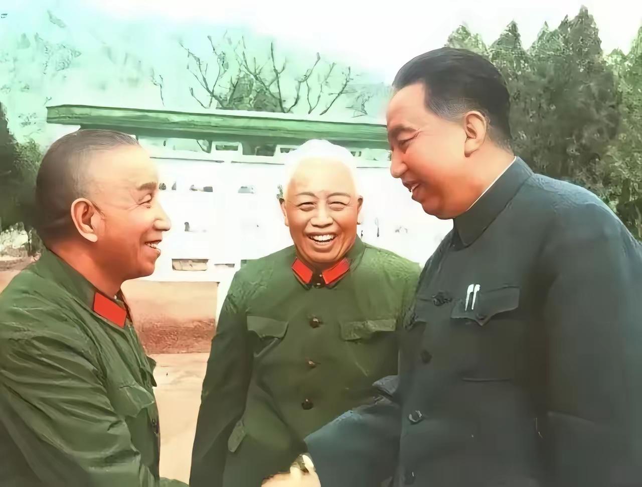 开国上将宋时轮是军事科学院院长，粟裕大将是第一政委。一个是院长，一个是政委，究竟