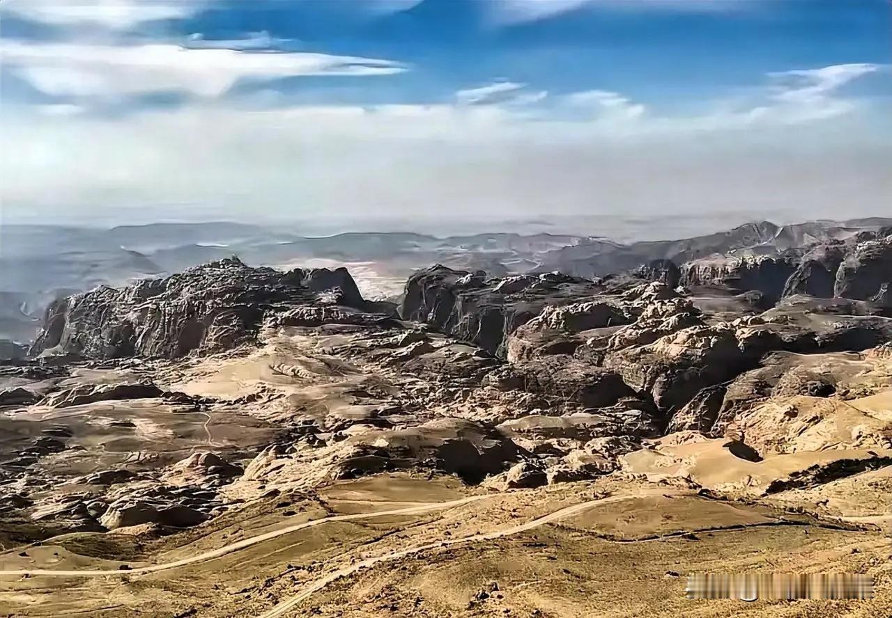 老美这回是真坐不住了。整整2500名海军陆战队员，加上至少一艘军舰，正浩浩荡