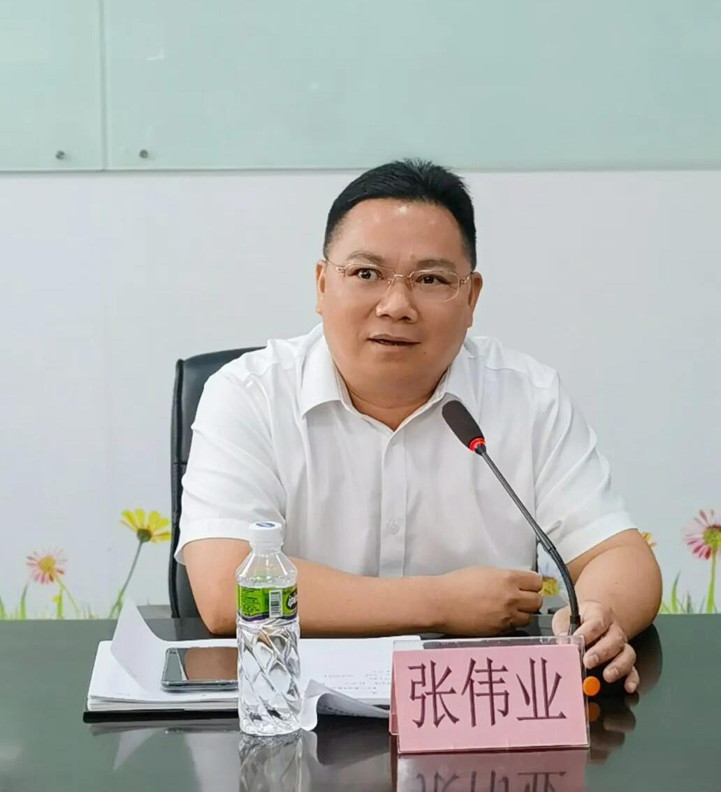 刚刚刷到广东开平市张伟某的消息,我以前在开平市工作时,有一次看到他去开平市的中学