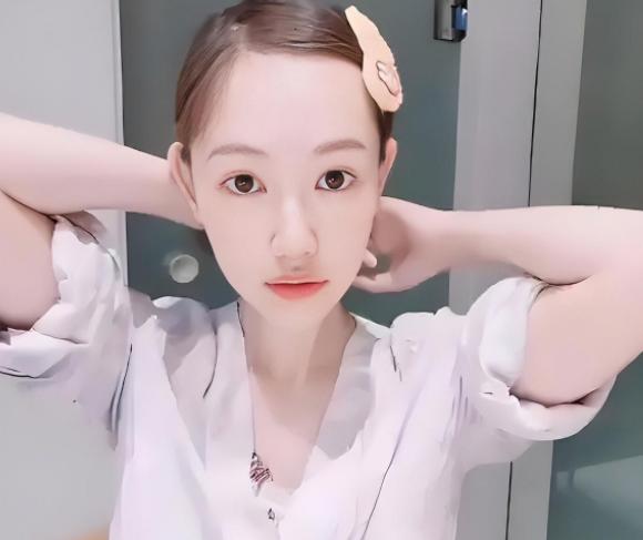 马蓉深夜发文：离婚九年人财两空，见过宋喆一次，对方不愿回头，自己当初年轻选错了人