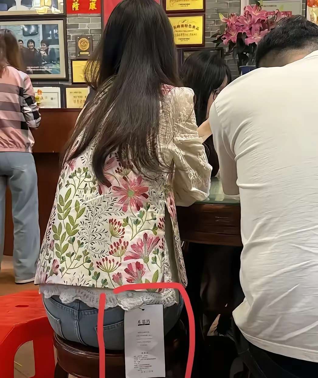 遇到这样的试穿客，店家和下家真是倒了八辈子霉