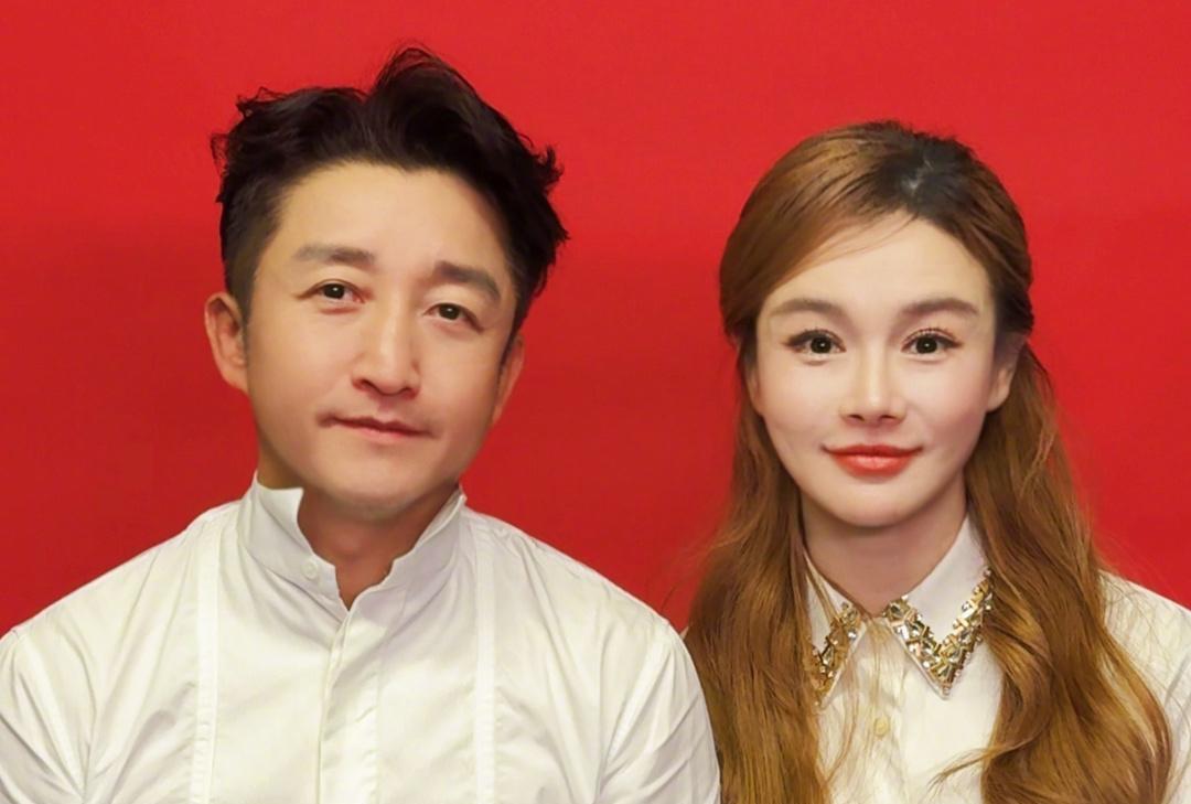 一档综艺，把一对结婚15年的夫妻又推上了热搜，这次不是因为冠军光环，也不是因为模