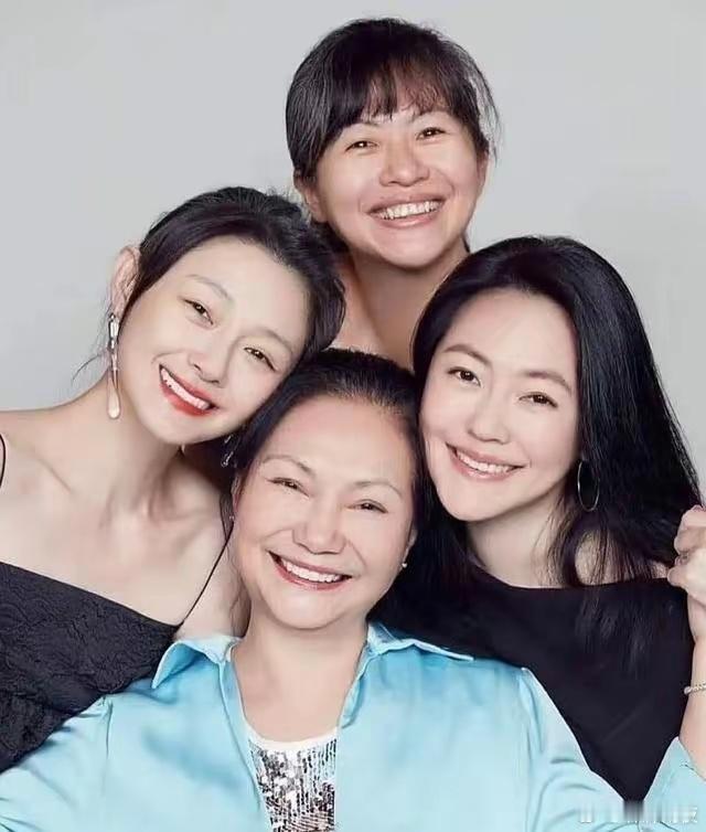 大S病逝5个多月，S妈深夜公开征友。直白地列出了三个要求:第一，会开车。第二，要