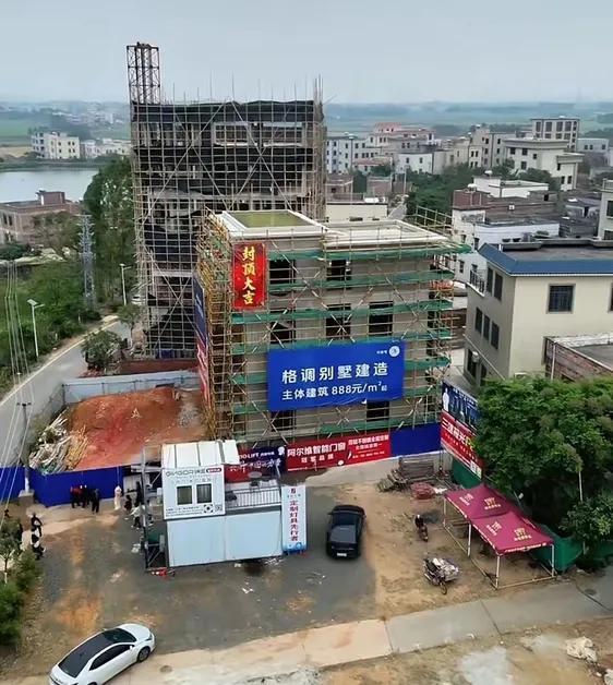 终于明白，全红婵哥哥为什么不让网友说他们家建别墅了！房子封顶以后才发现，全红婵家