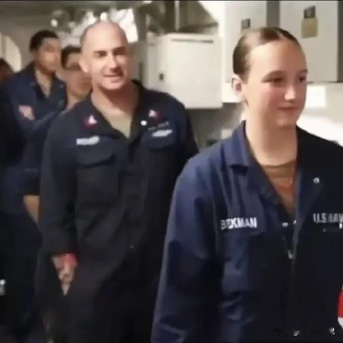 福特号航母厕所设计之初就是为LGBT服务的，也就是无性别卫生间，没有小便池，全部