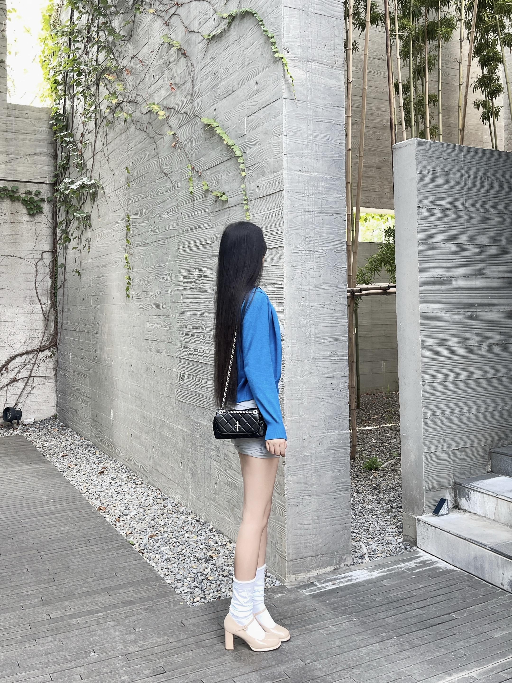 你不必讶异 我的笑她无法代替